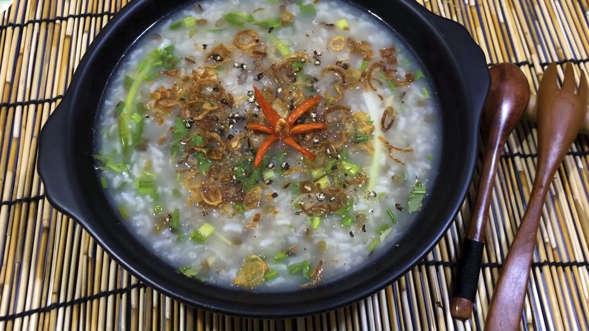 Muốn thưởng thức trọn vẹn các món ăn Phú Yên thì không thể bỏ qua món Cháo Hàu