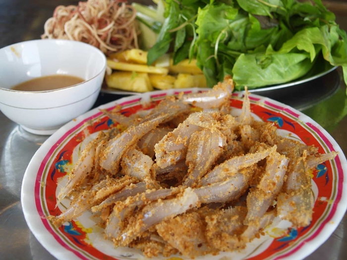 Ăn gì ở Phú Quốc? Gỏi cá trích Phú Quốc với hương vị rất “độc và lạ”