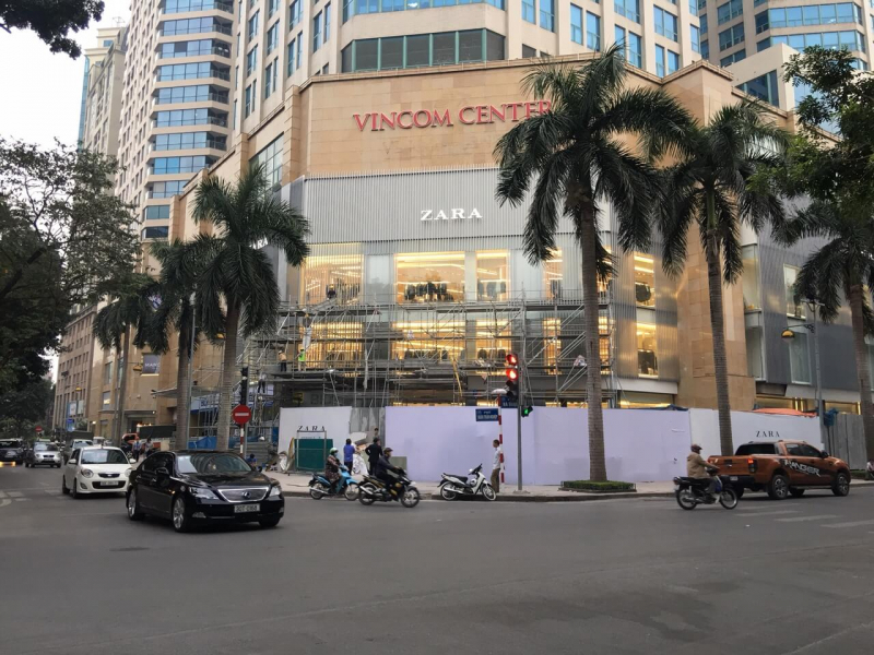 Vincom Center - Bà Triệu thu hút nhiều khách tham quan