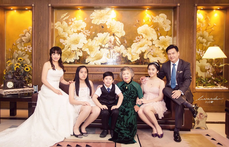 Studio chụp kỷ niệm gia đình ngày cưới ở Hà Nội