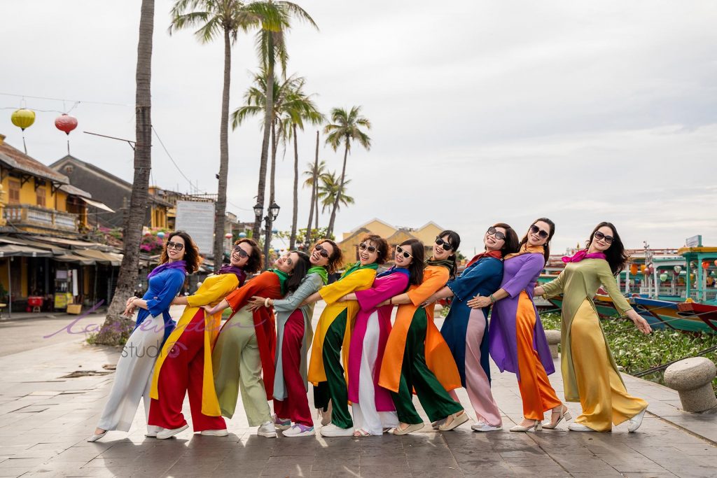 Thuê thợ chụp ảnh cùng bạn bè ở Hội An Đà Nẵng Thuê thợ chụp ảnh cùng bạn bè ở Hội An Đà Nẵng
