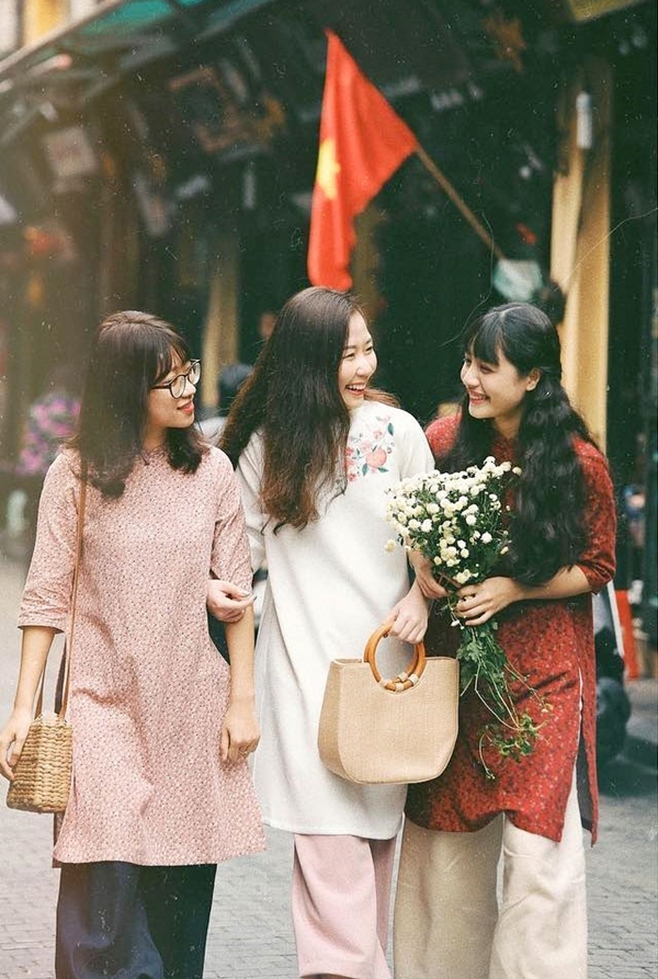 Chụp ảnh áo dài ngoại cảnh Tết 2025