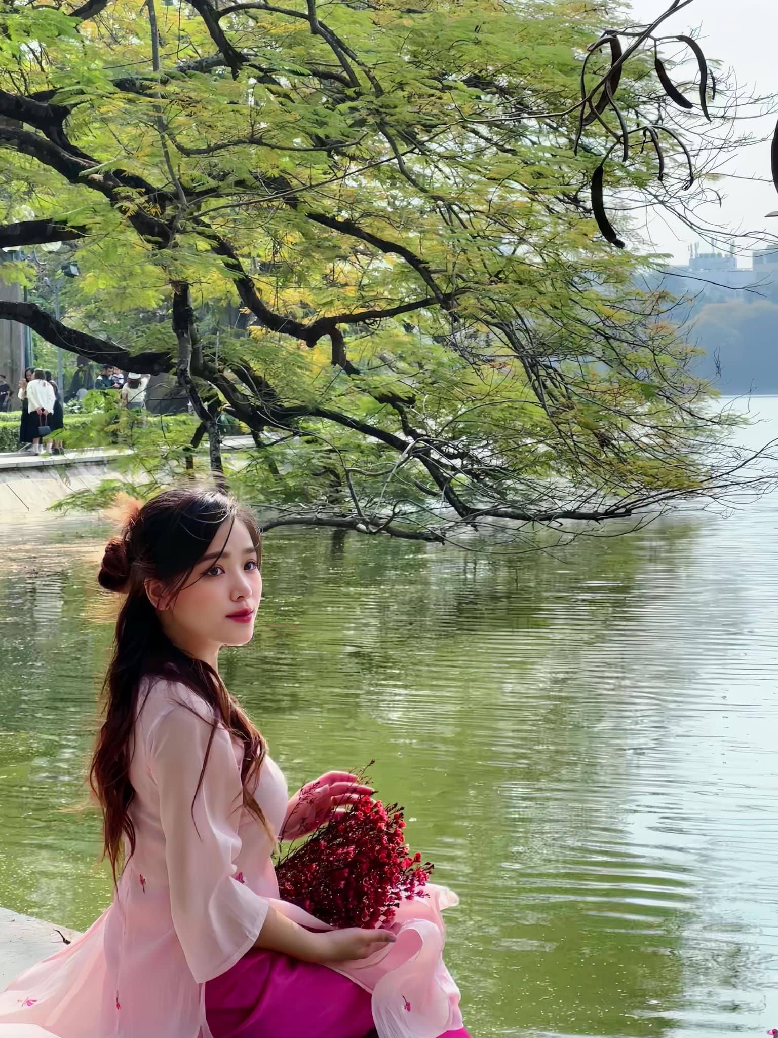 Chụp ảnh áo dài ngoại cảnh Tết 2025