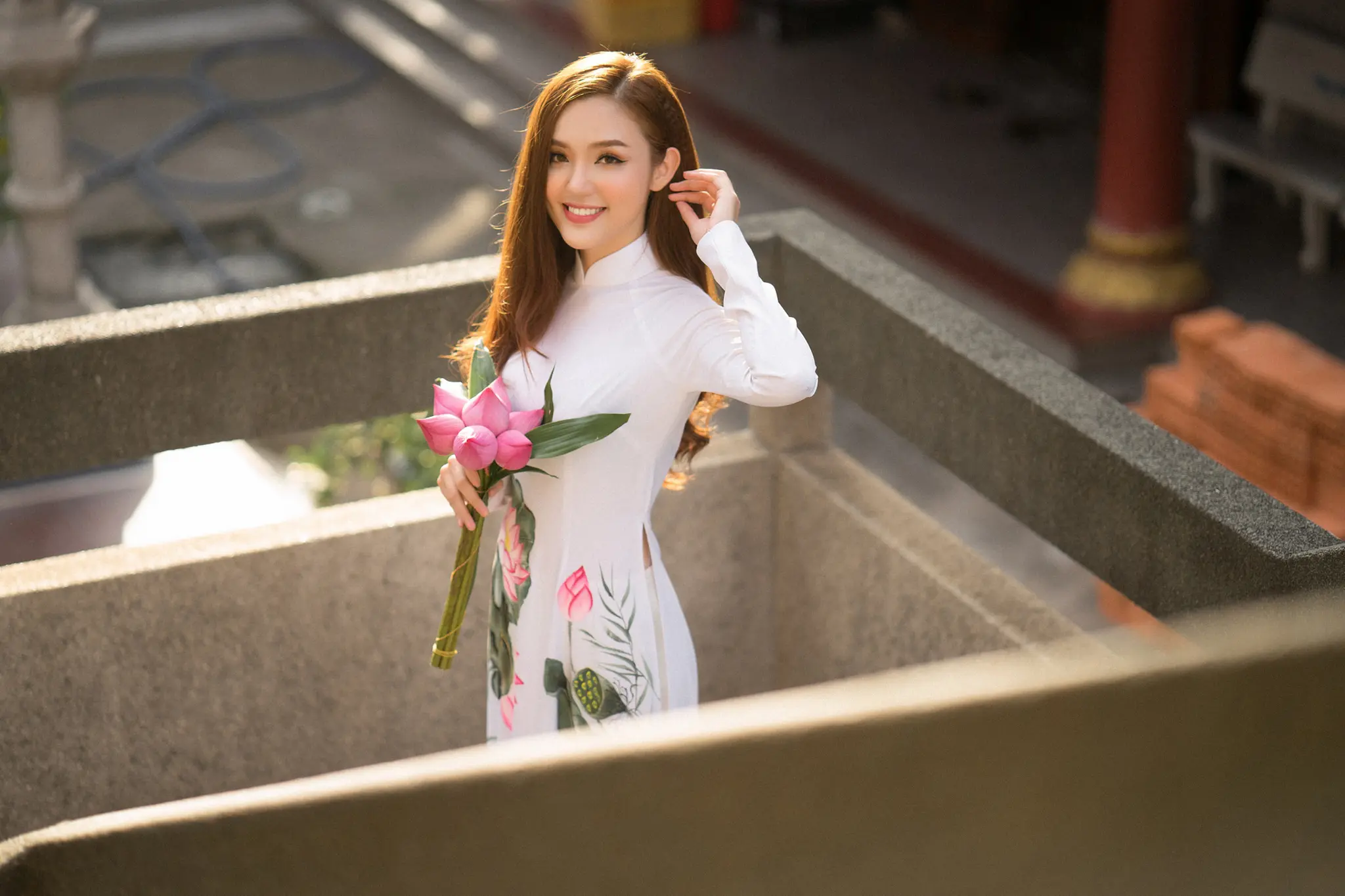  Cách tạo dáng chụp ảnh áo dài ngoại cảnh Tết 