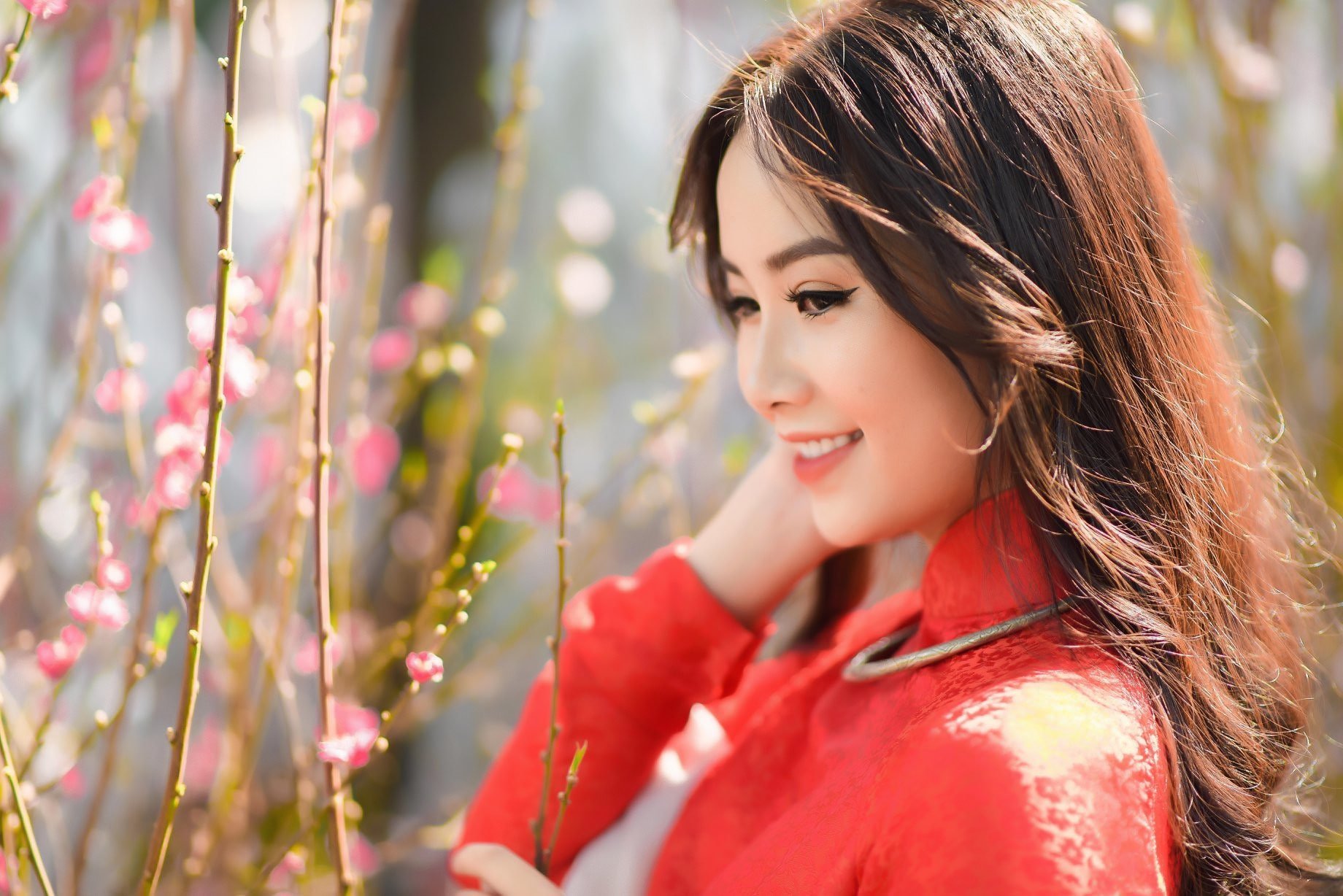  Cách tạo dáng chụp ảnh áo dài ngoại cảnh Tết 