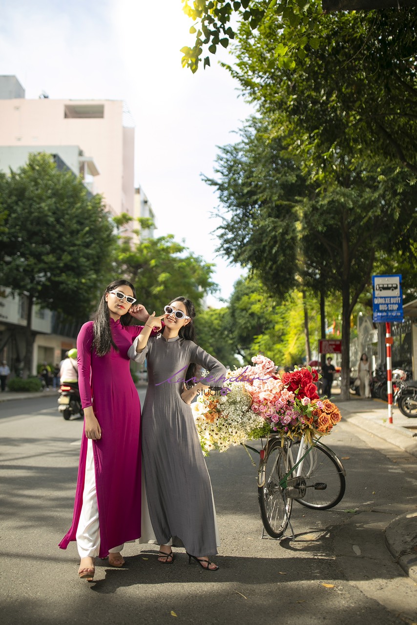  Cách tạo dáng chụp ảnh áo dài ngoại cảnh Tết 