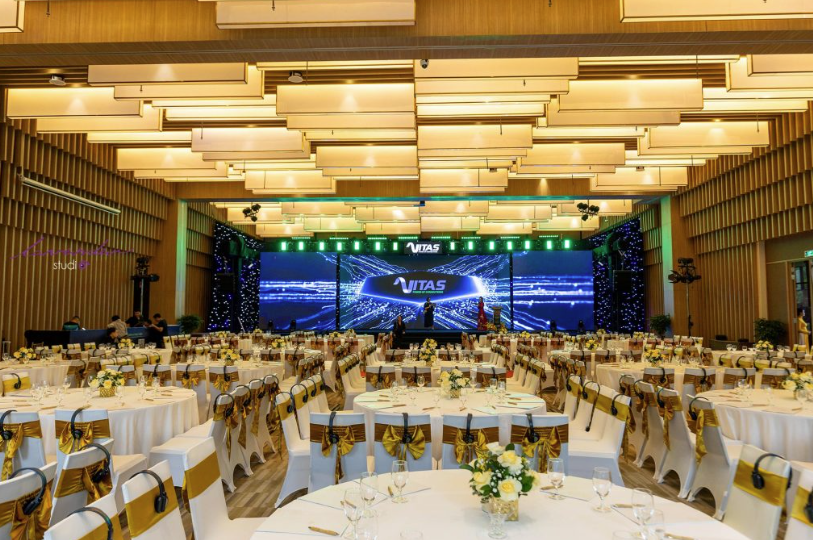 Ý nghĩa của việc chụp hình year end party năm 2025