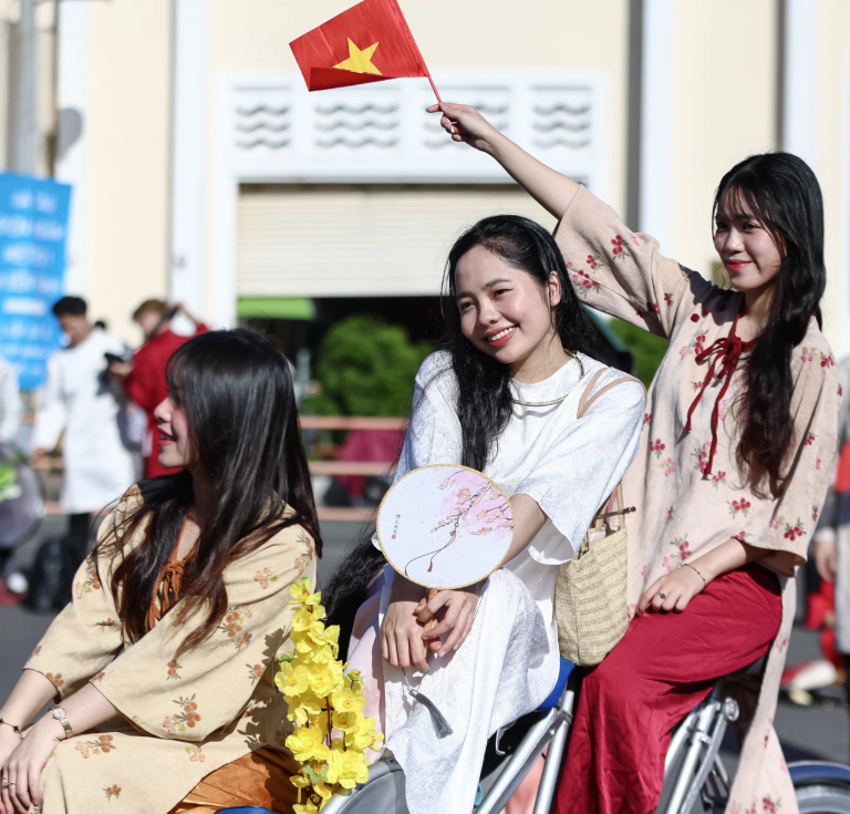 Review địa điểm đẹp chụp hình Tết 2025 với áo dài tại TPHCM