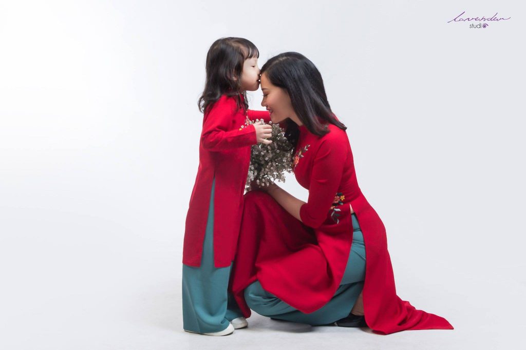 Chụp hình áo dài ở studio: Kinh nghiệm tuyệt vời cho những khoảnh khắc đáng nhớ