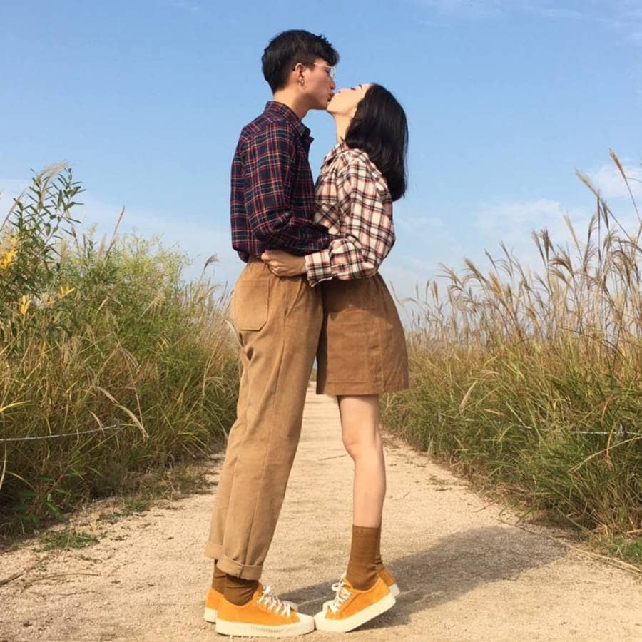 Đồ đôi chụp hình cưới tại studio: Xu hướng mới 8/2025 cho cặp đôi hiện đại