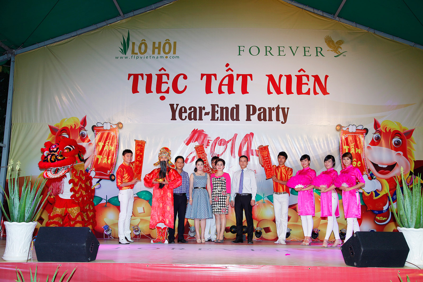 Hội An – Điểm đến nổi bật cho dịch vụ chụp ảnh year end party phong cách hoài cổ Hội An – Điểm đến nổi bật cho dịch vụ chụp ảnh year end party phong cách hoài cổ
