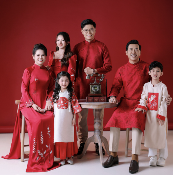 Chụp ảnh áo dài gia đình Tết 2026 – Gìn giữ nét đẹp sum vầy ngày xuân Chụp ảnh áo dài gia đình Tết 2026 – Gìn giữ nét đẹp sum vầy ngày xuân