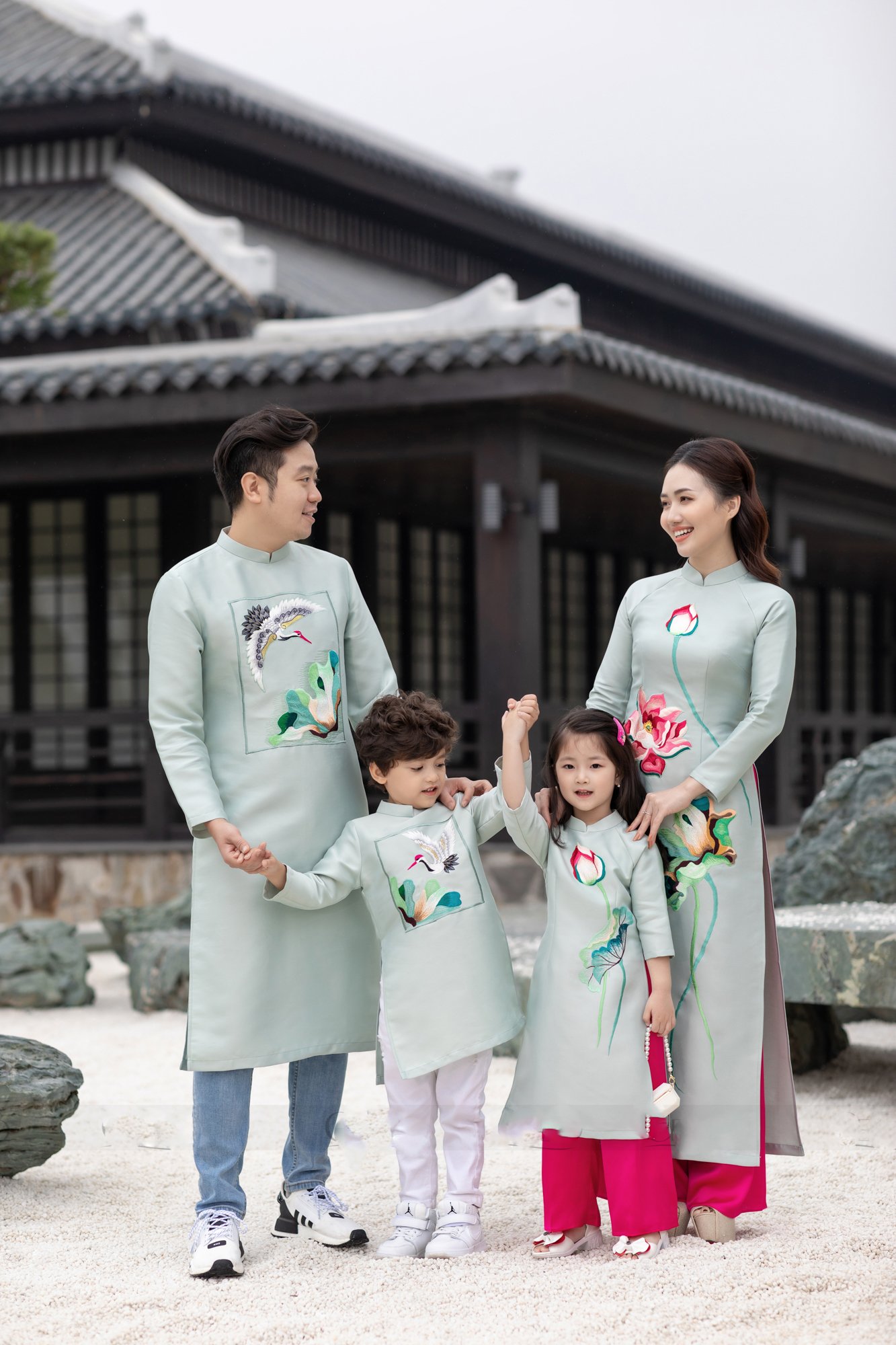 Chụp ảnh áo dài gia đình Tết 2026 – Gìn giữ nét đẹp sum vầy ngày xuân Chụp ảnh áo dài gia đình Tết 2026 – Gìn giữ nét đẹp sum vầy ngày xuân