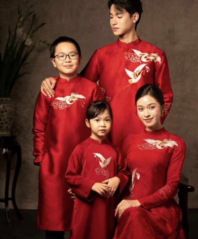 Chụp ảnh áo dài gia đình Tết 2026 – Gìn giữ nét đẹp sum vầy ngày xuân Chụp ảnh áo dài gia đình Tết 2026 – Gìn giữ nét đẹp sum vầy ngày xuân