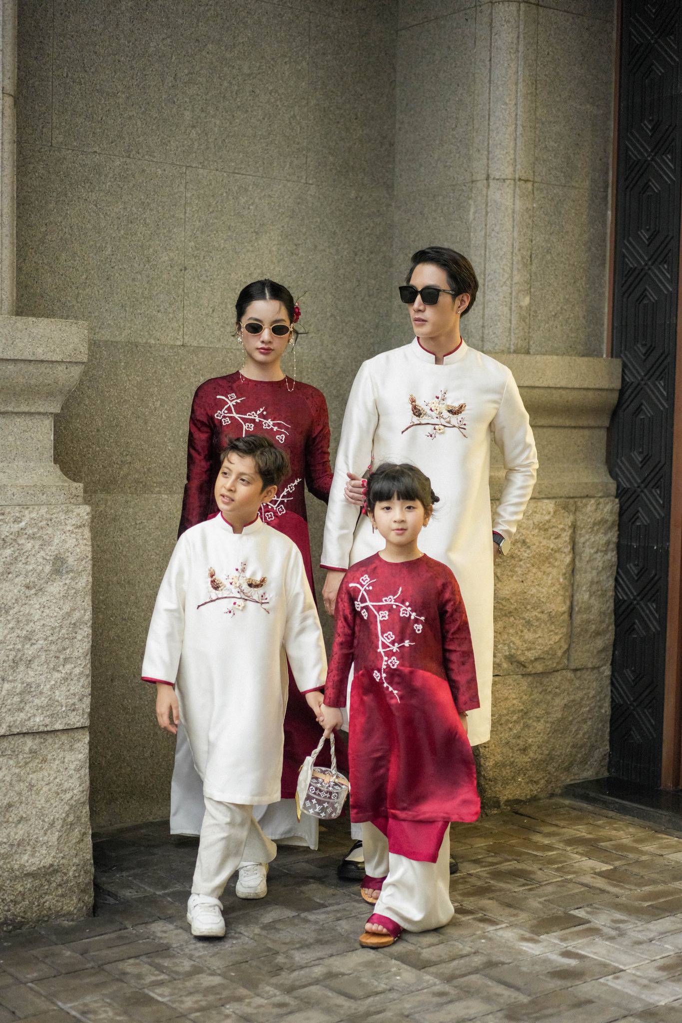 Chụp ảnh áo dài gia đình Tết 2026 – Gìn giữ nét đẹp sum vầy ngày xuân Chụp ảnh áo dài gia đình Tết 2026 – Gìn giữ nét đẹp sum vầy ngày xuân