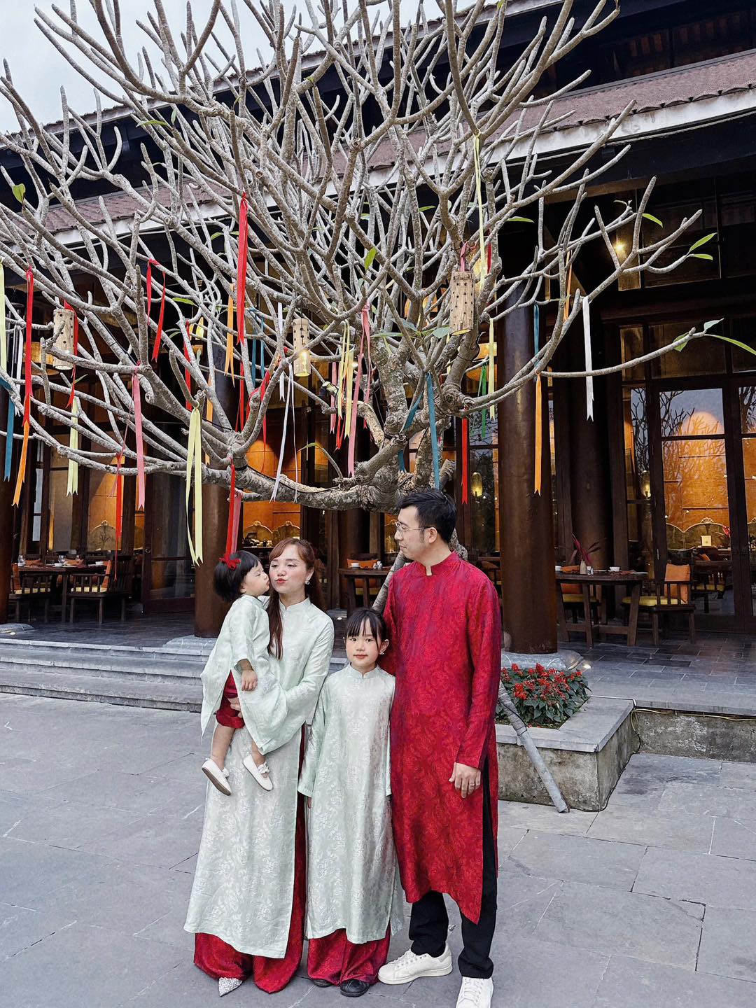 Chụp ảnh gia đình Tết 2026 tại Hà Nội – Concept truyền thống & hiện đại Chụp ảnh gia đình Tết 2026 tại Hà Nội – Concept truyền thống & hiện đại