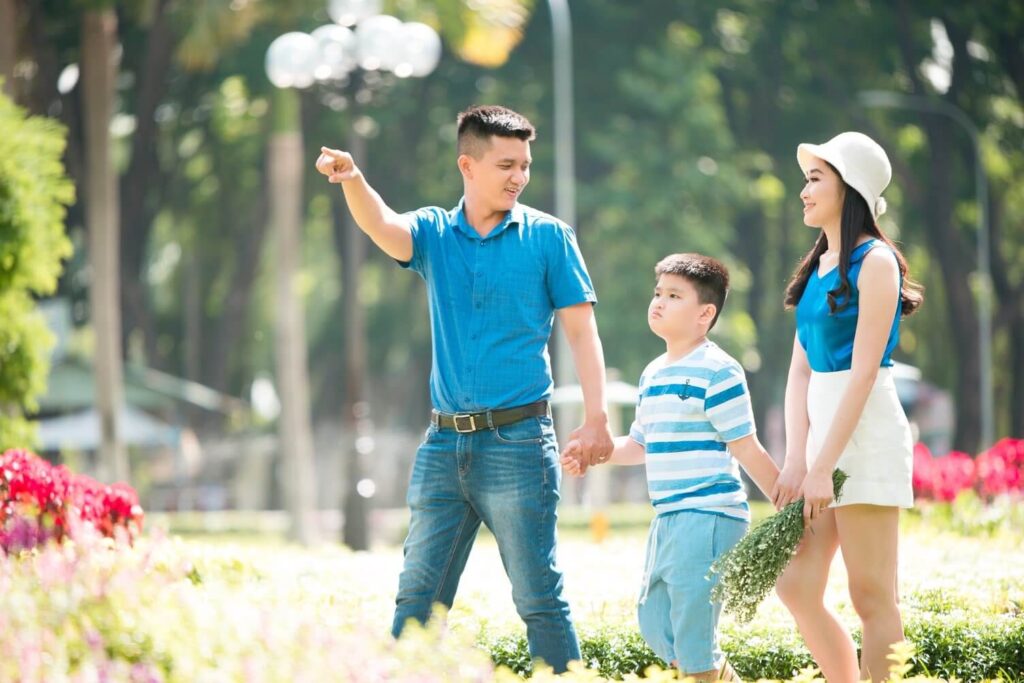 Bí quyết chụp gia đình 3 người đẹp tự nhiên (1) Bí quyết chụp gia đình 3 người đẹp tự nhiên (1)