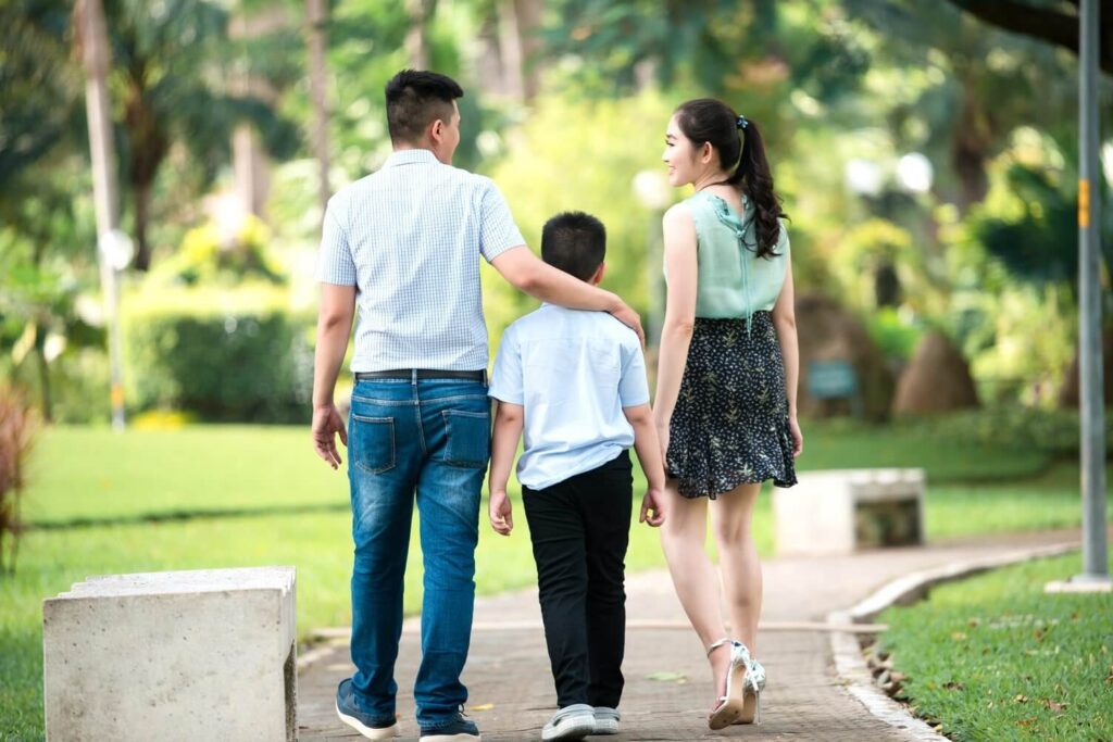 Bí quyết chụp gia đình 3 người đẹp tự nhiên (2) Bí quyết chụp gia đình 3 người đẹp tự nhiên (2)