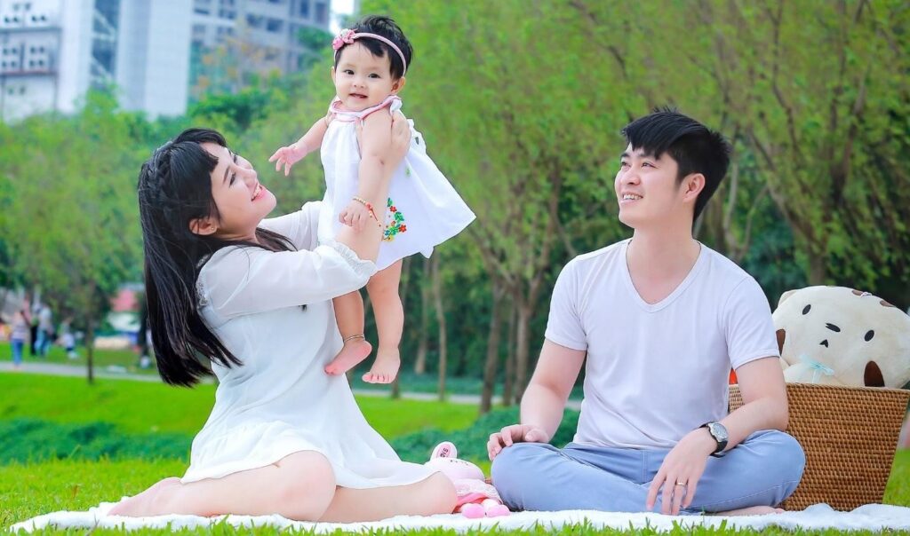 Bí quyết chụp gia đình 3 người đẹp tự nhiên (3) Bí quyết chụp gia đình 3 người đẹp tự nhiên (3)