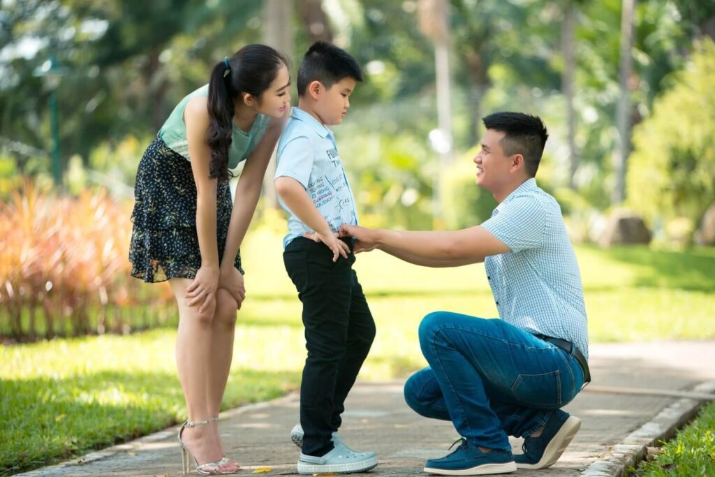 Bí quyết chụp gia đình 3 người đẹp tự nhiên (4) Bí quyết chụp gia đình 3 người đẹp tự nhiên (4)