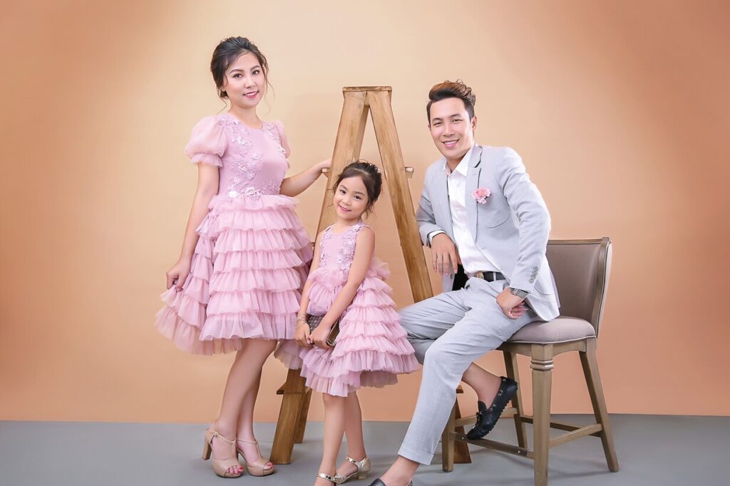 Bí quyết chụp gia đình 3 người đẹp tự nhiên (6) Bí quyết chụp gia đình 3 người đẹp tự nhiên (6)