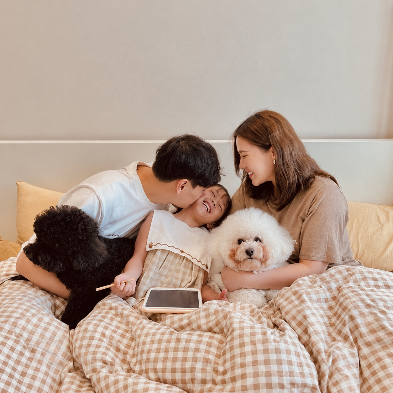 Chụp gia đình có thú cưng tại nhà, studio hay dã ngoại? (2)