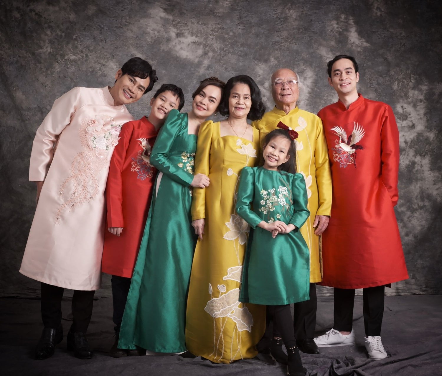 Kinh nghiệm chụp ảnh gia đình Tết đẹp & tự nhiên (7) Kinh nghiệm chụp ảnh gia đình Tết đẹp & tự nhiên (7)