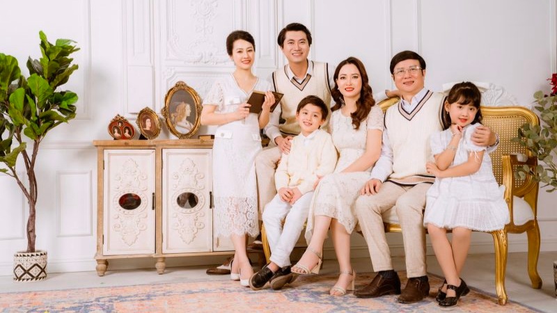 Bí Quyết Tạo Dáng Concept Gia Đình Luxury (5) Bí Quyết Tạo Dáng Concept Gia Đình Luxury (5)