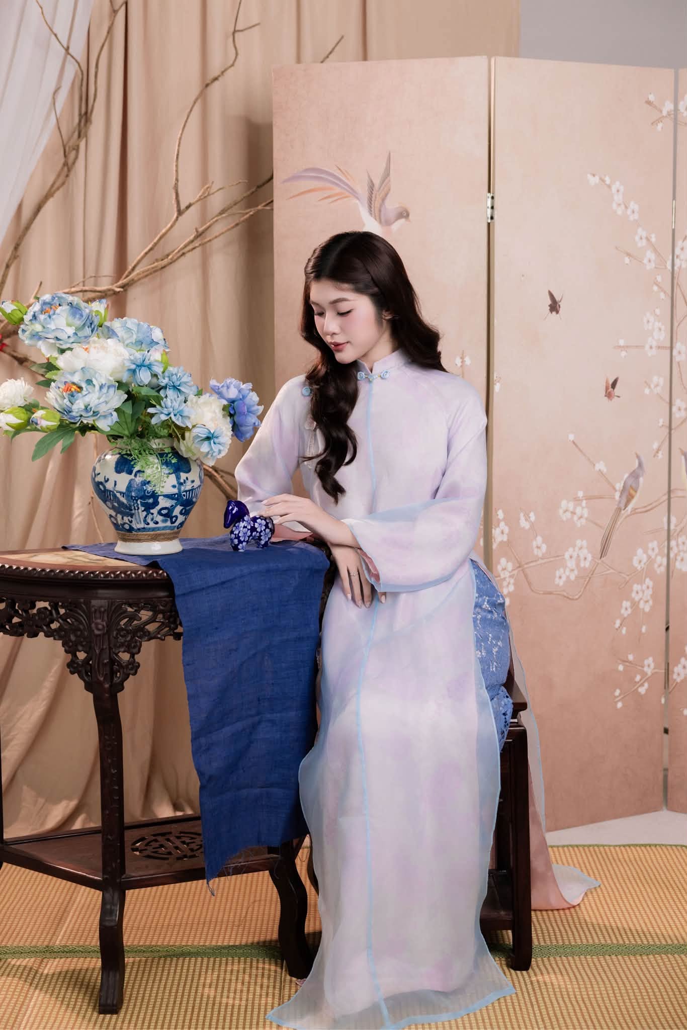 Hướng dẫn chi tiết cách tạo dáng khi chụp ảnh áo dài Hướng dẫn chi tiết cách tạo dáng khi chụp ảnh áo dài