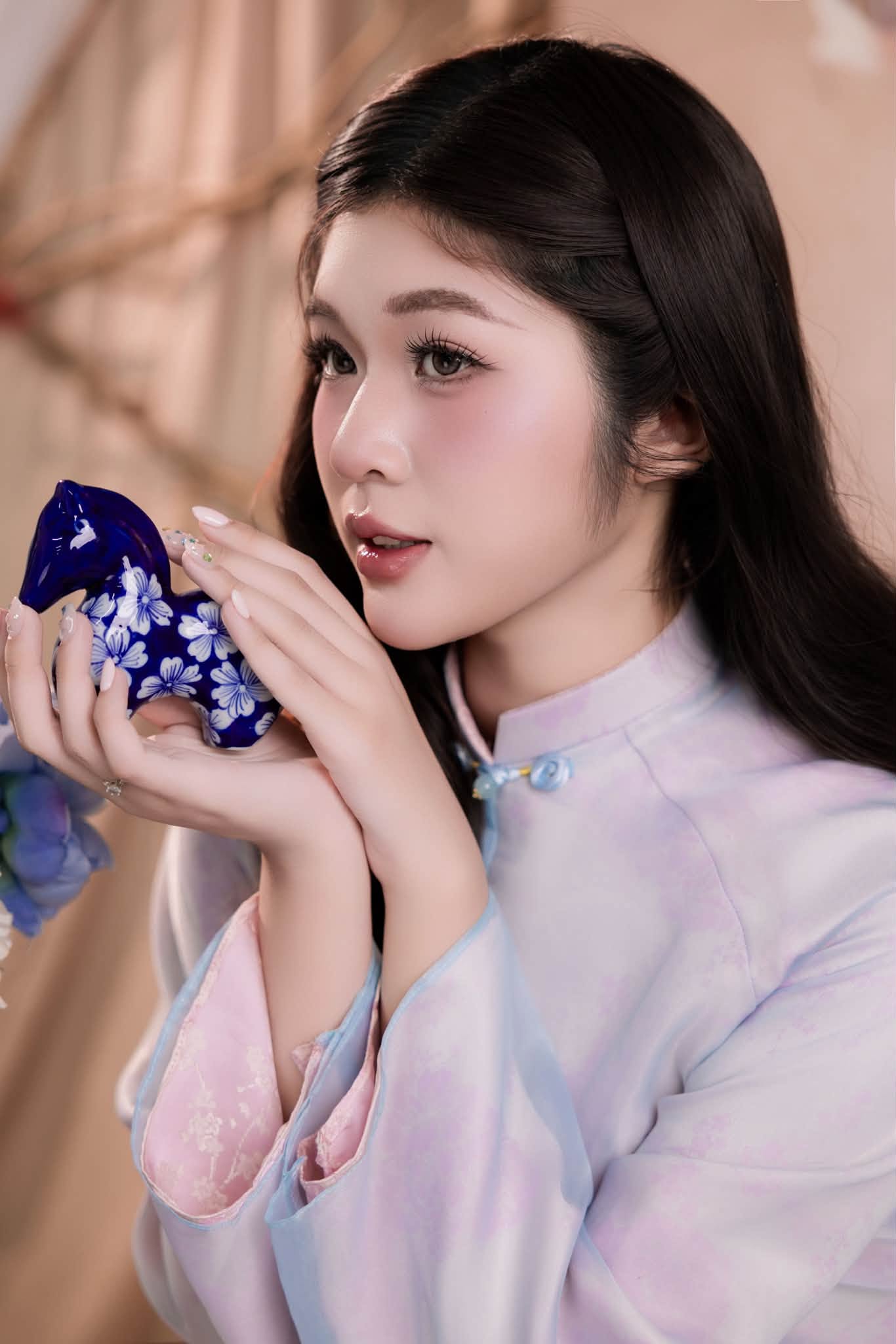 Hướng dẫn chi tiết cách tạo dáng khi chụp ảnh áo dài Hướng dẫn chi tiết cách tạo dáng khi chụp ảnh áo dài