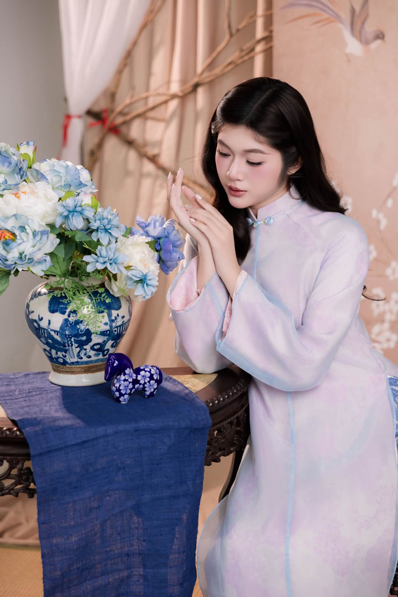 Hướng dẫn chi tiết cách tạo dáng khi chụp ảnh áo dài Hướng dẫn chi tiết cách tạo dáng khi chụp ảnh áo dài