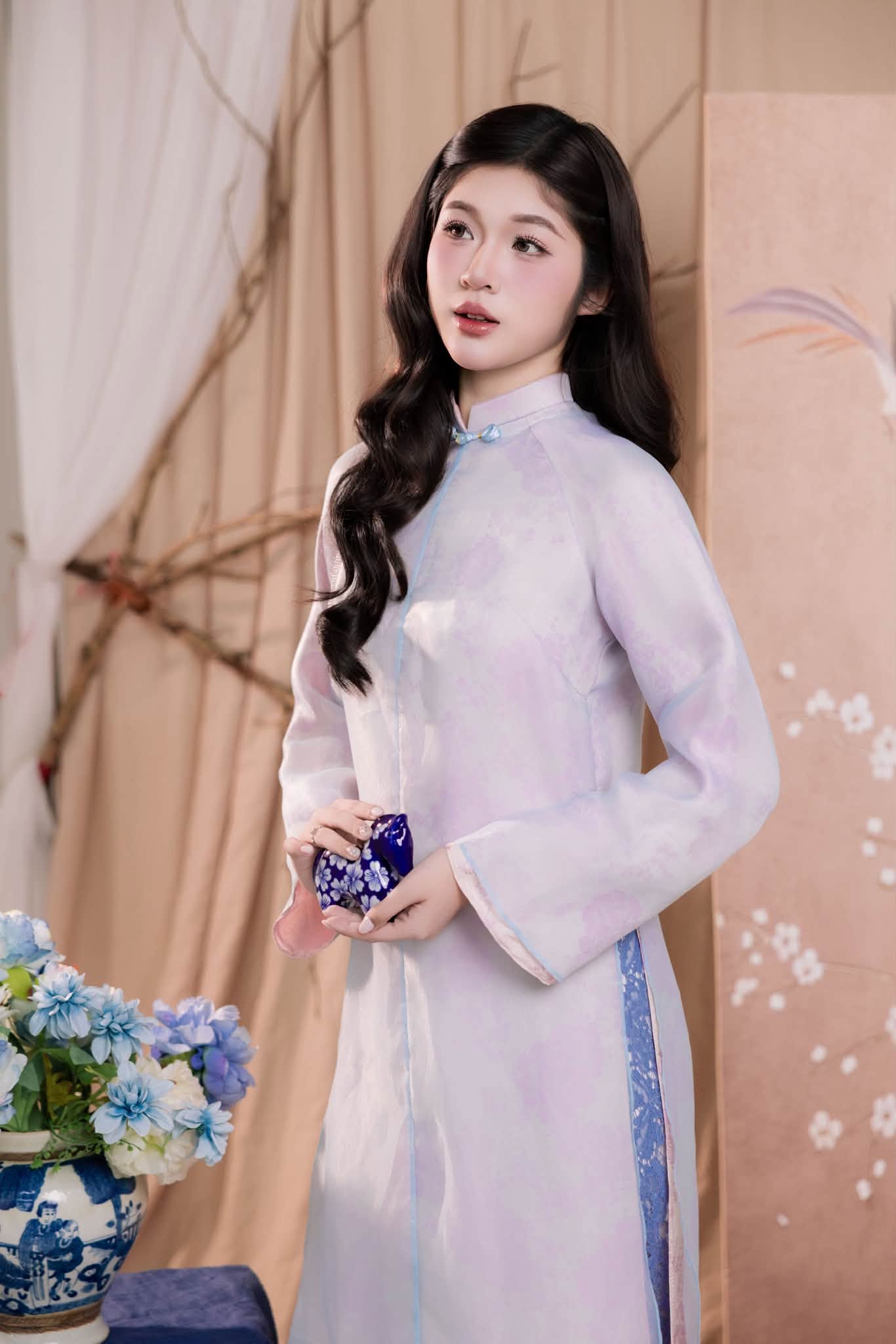 Hướng dẫn chi tiết cách tạo dáng khi chụp ảnh áo dài Hướng dẫn chi tiết cách tạo dáng khi chụp ảnh áo dài