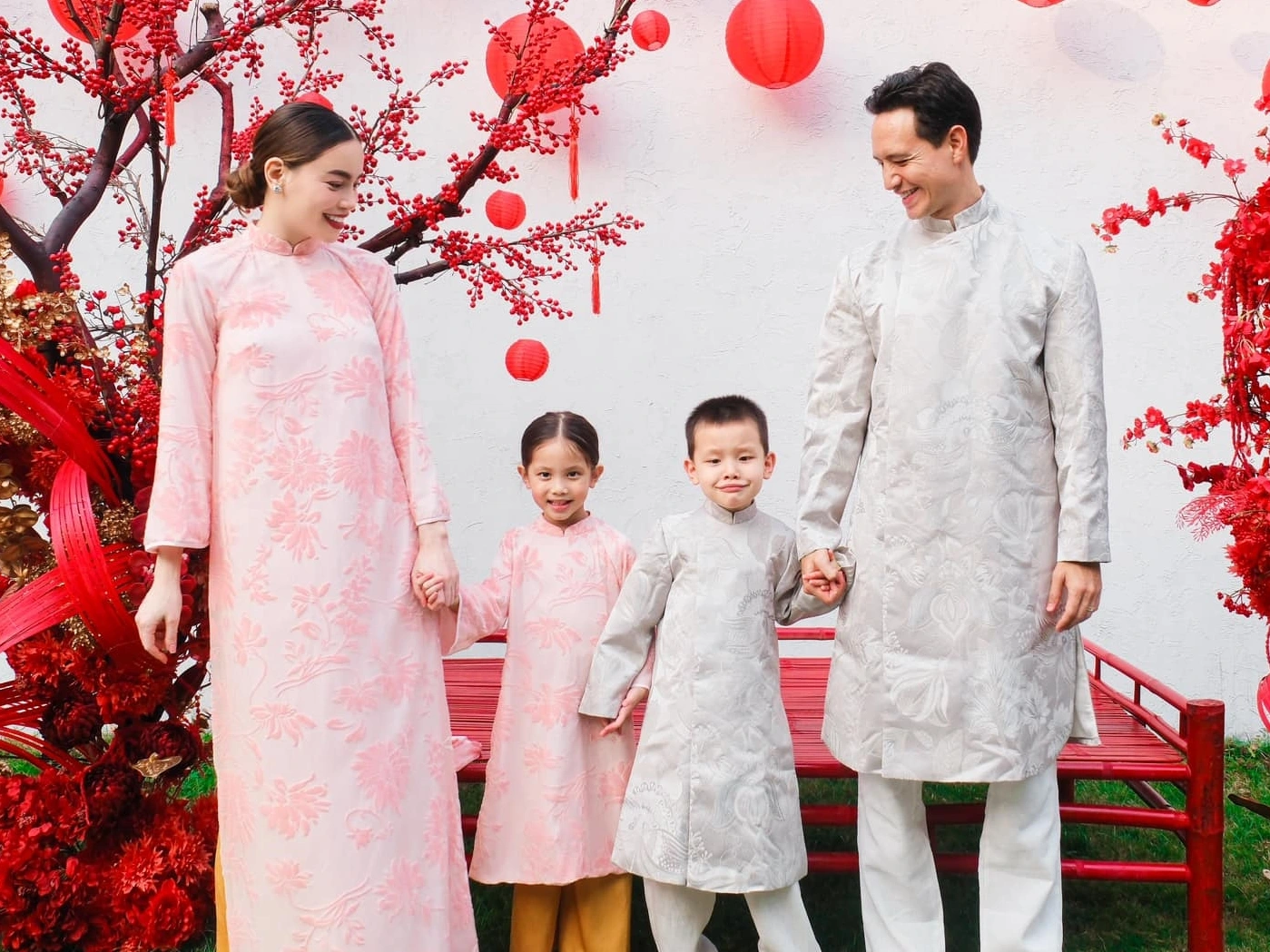 7 concept chụp ảnh áo dài gia đình ấm áp và ý nghĩa 7 concept chụp ảnh áo dài gia đình ấm áp và ý nghĩa