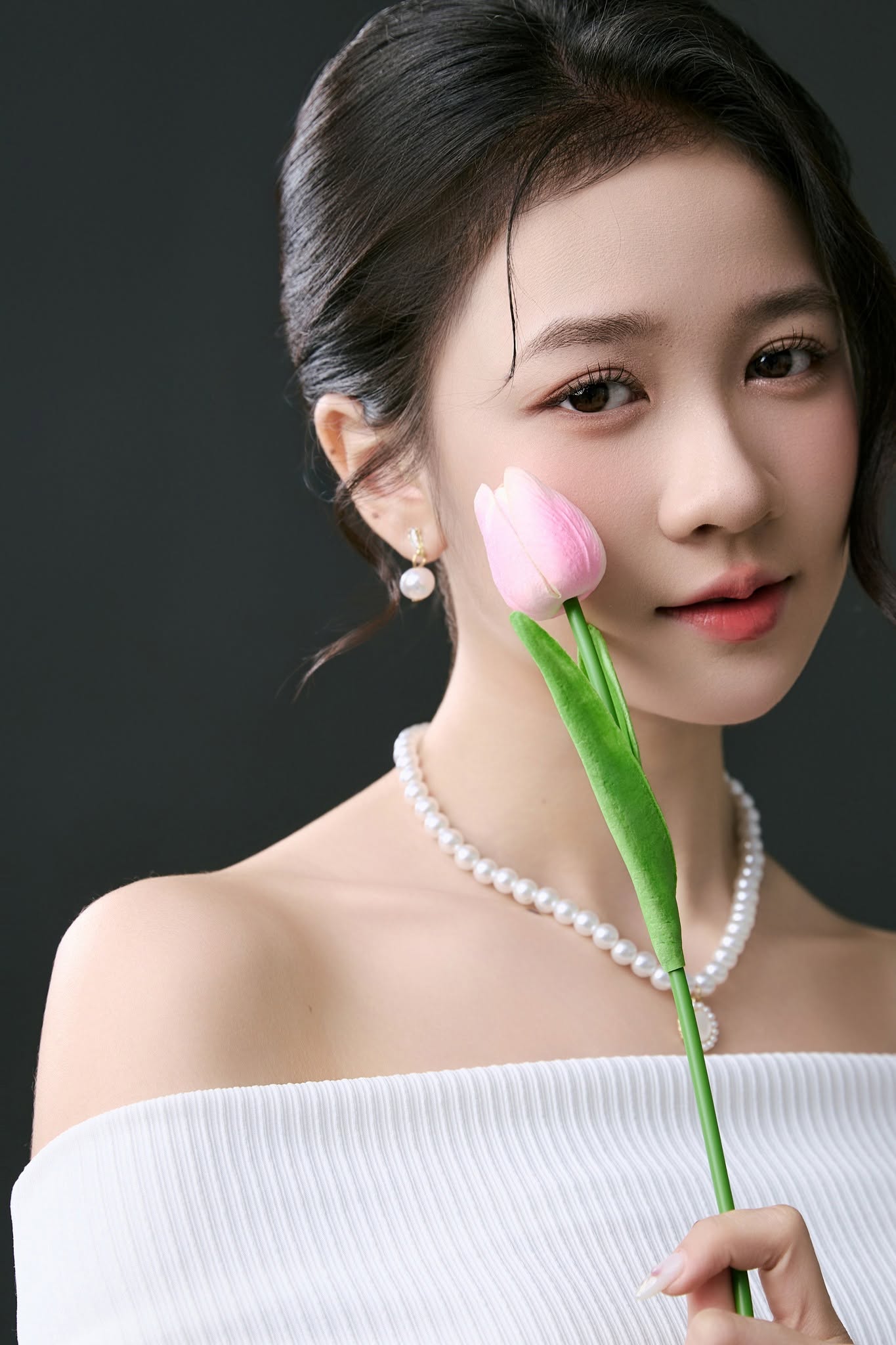 Chụp ảnh chân dung trong studio và ngoài trời khác nhau thế nào
