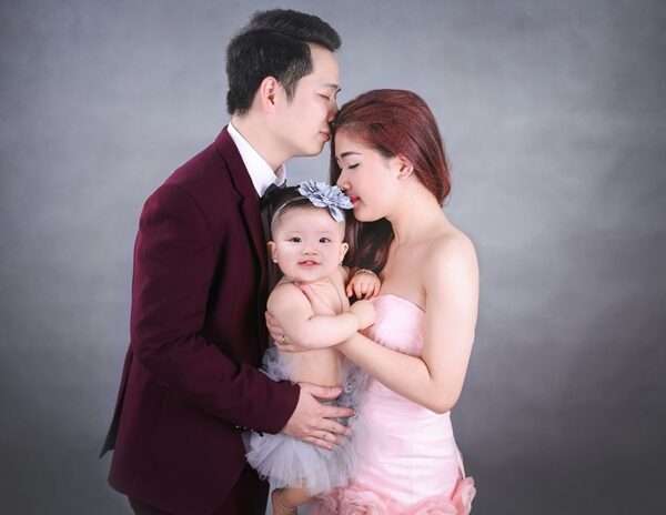 Gợi ý trang phục chụp ảnh gia đình 3 người dịp tết đồng điệu