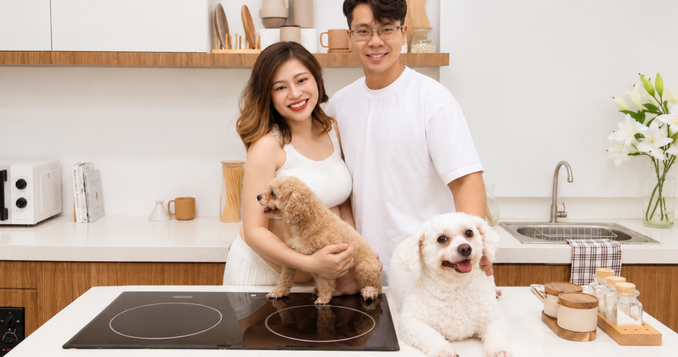 Chụp gia đình có thú cưng tại nhà, studio hay dã ngoại?