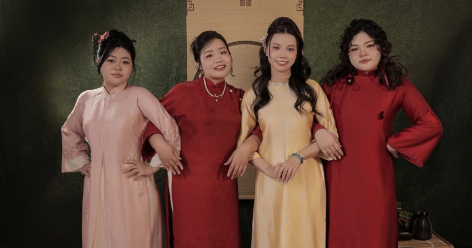 Bộ ảnh áo dài hội chị em sang trọng (4)