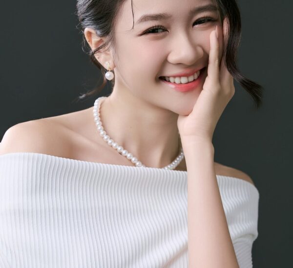 Chụp ảnh chân dung trong studio và ngoài trời khác nhau thế nào